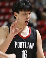 杨毅：杨瀚森敢于沟通、指挥、处理球 他的松弛感让人过目难忘