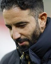 阿莫林：派上马奎尔因无法通过配合进入对手禁区，在那里他是前锋